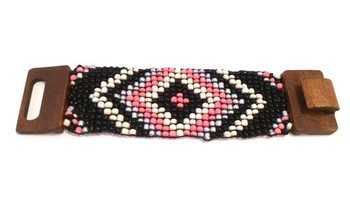 สร้อยข้อมือสไตล์อิบิซา ลายแอซเท็ก ตัวล็อกไม้ สีชมพู/ดำ (1 ชิ้น)