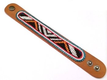 สร้อยข้อมือหนังทรงแอซเท็กประดับคริสตัลสีฟ้าอ่อน (1 ชิ้น)