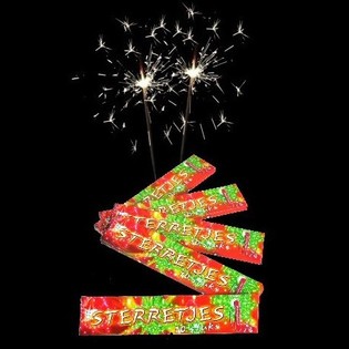 พลุไฟเย็น (Sparklers) 16 ซม. - 8 แพ็ค (แพ็คละ 10 ก้าน)